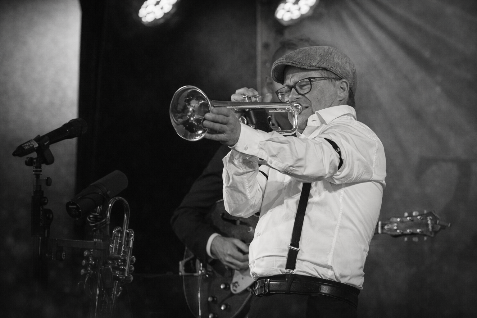 Når Søren Peter Frøsig går på scenen med et jazzorkester er det Jazz Dippers eller Frøsigs Jazz & Crooners.