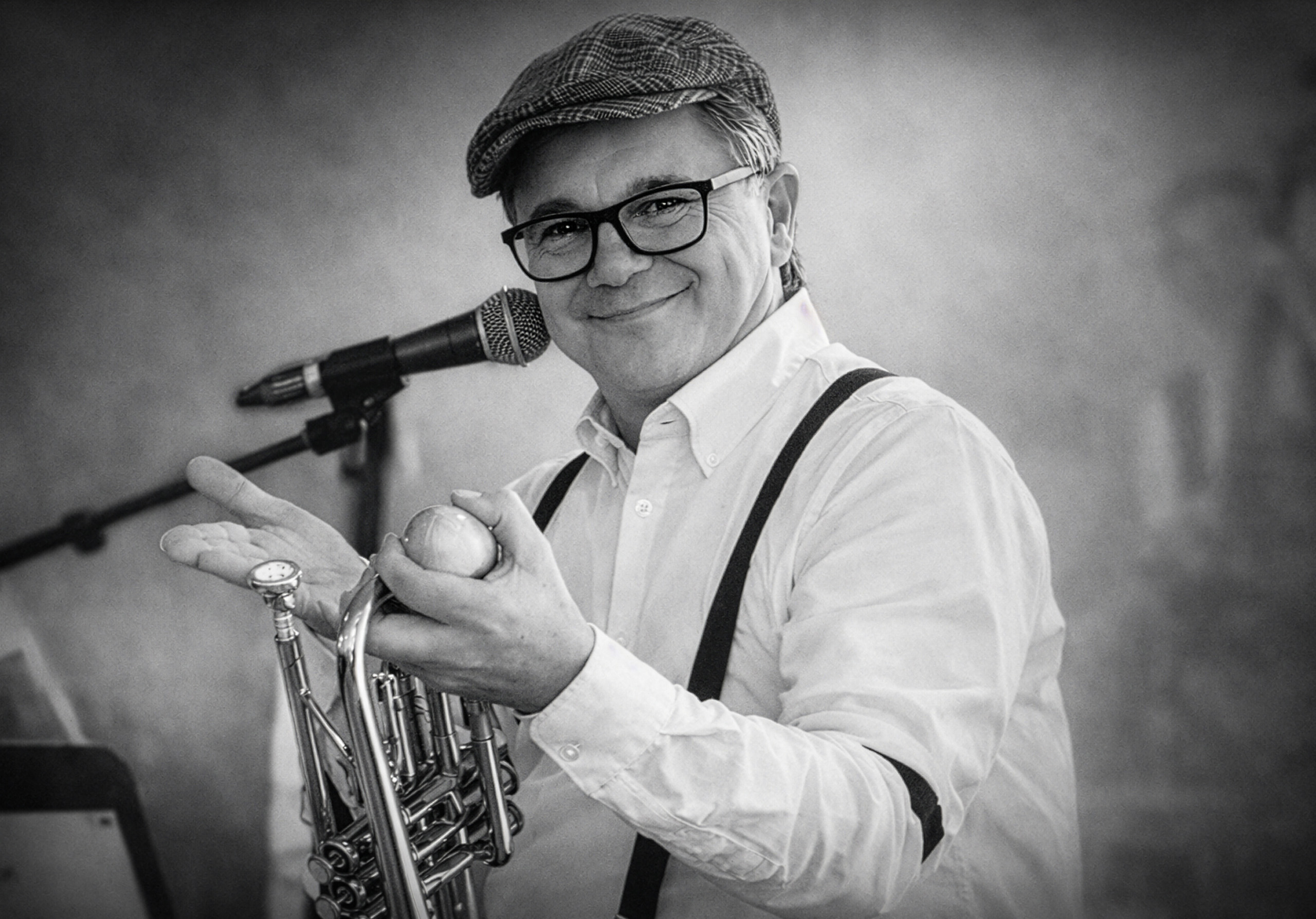 Trompetist og entertainer Søren Peter Frøsig fra Varde spiller og optræder over hele Danmark.